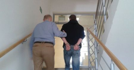 Zarzuty dla nauczyciela z Ostrołęki. Miał dziecięcą pornografię