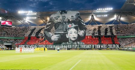 Politycy ocenili oprawę meczu fanów Legii Warszawa. Do ich grona dołączyła Krystyna Pawłowicz