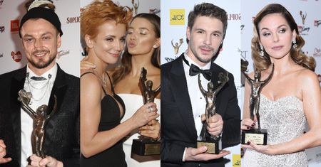 Telekamery 2020. Zwycięzcy wdzięczą się na ściance, prezentując statuetkę: Julia Wieniawa, Katarzyna Zielińska, Baron, Paulina Sykut-Jeżyna... (ZDJĘCIA)