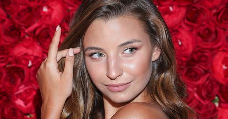 Julia Wieniawa zaskoczona przez przyjaciół. Wyprawili jej przyjęcie niespodziankę, pokazała się na nim z mężczyzną