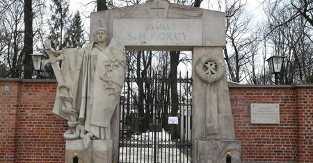 Koronawirus-porady. Cmentarze zamknięte na święta? Jest wyjątek w Warszawie