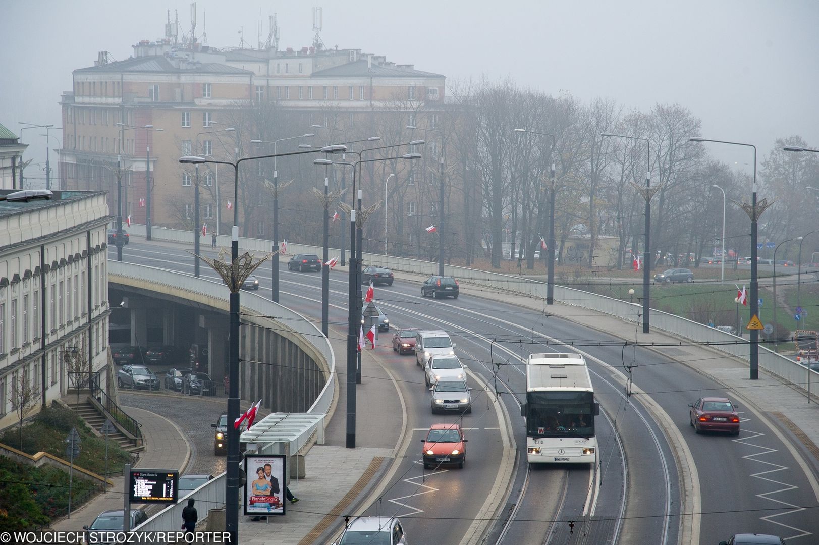 Smog Warszawa - dopuszczalna norma PM10 przekroczona na wszystkich punktach pomiarowych.