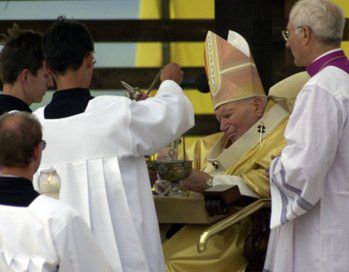 Jan Paweł II odprawia mszę w Rożniawie