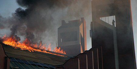 Ugaszono pożar kościoła na Imielinie w Warszawie