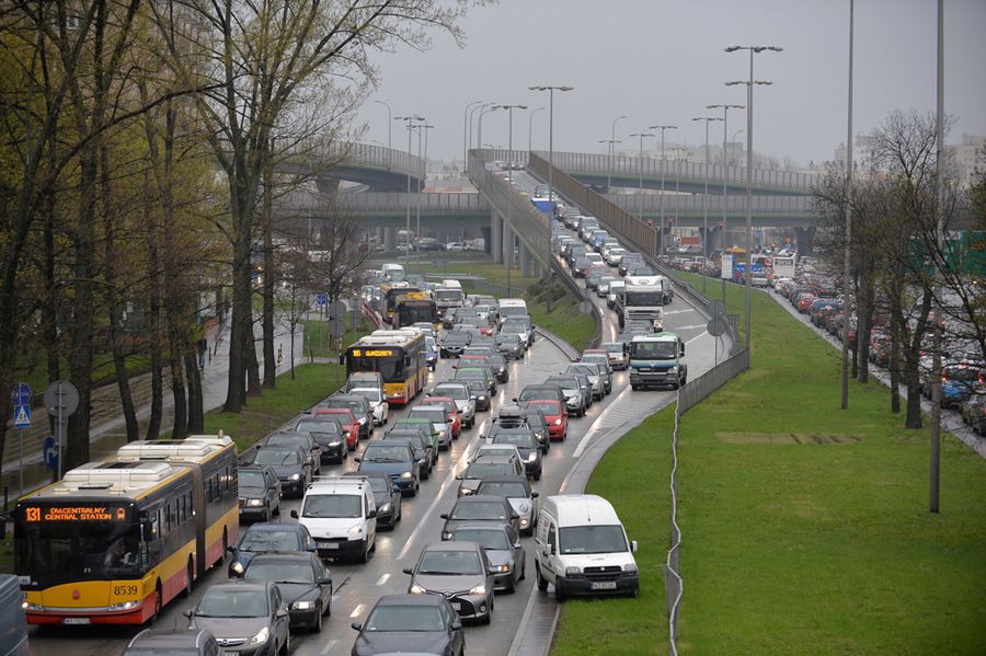 Warszawa częściowo sparaliżowana. Wypadek tramwajów przy Puławskiej - są ranne dzieci