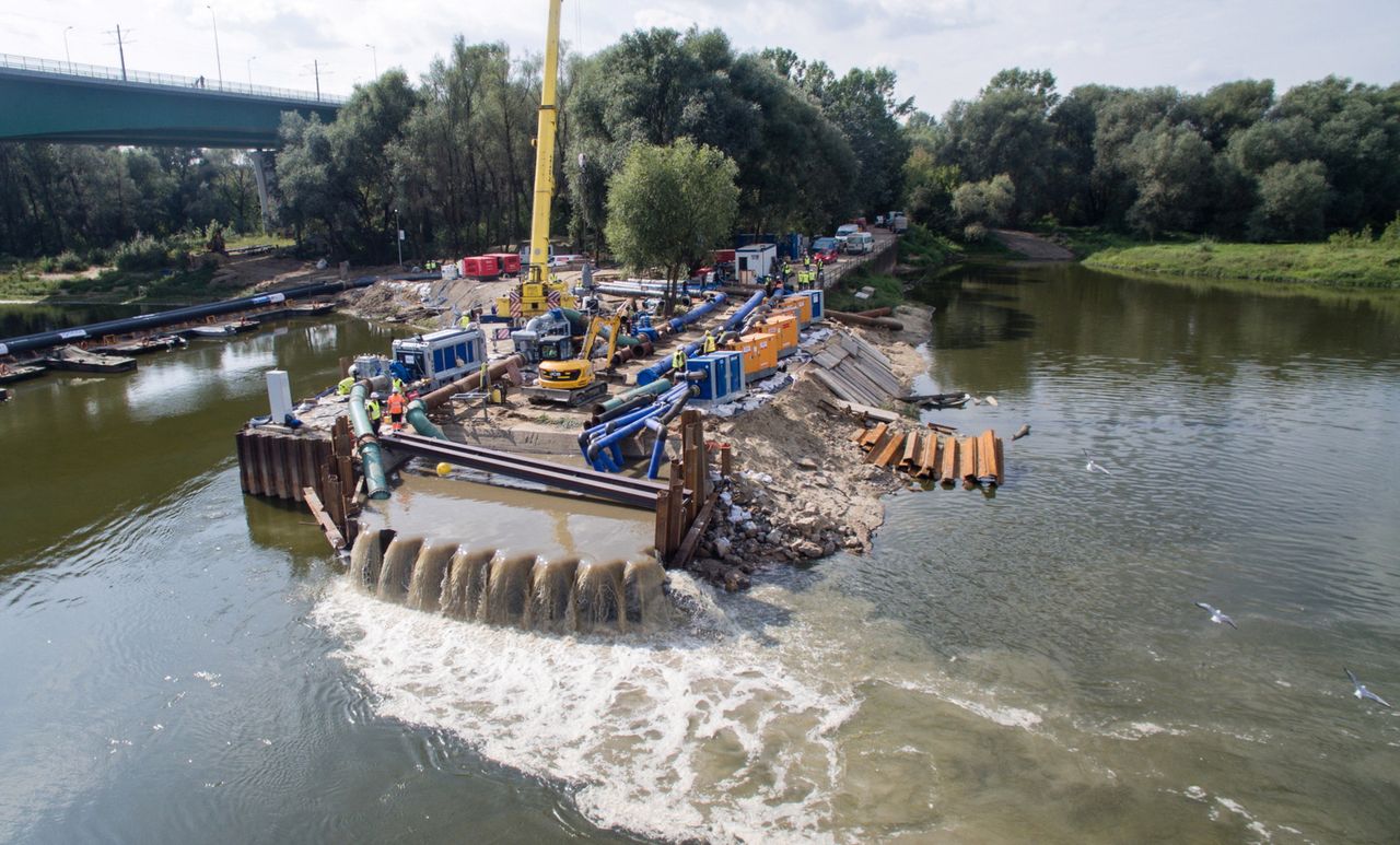 Dworczyk ogłasza sukces. 100 proc. ścieków płynie do "Czajki"