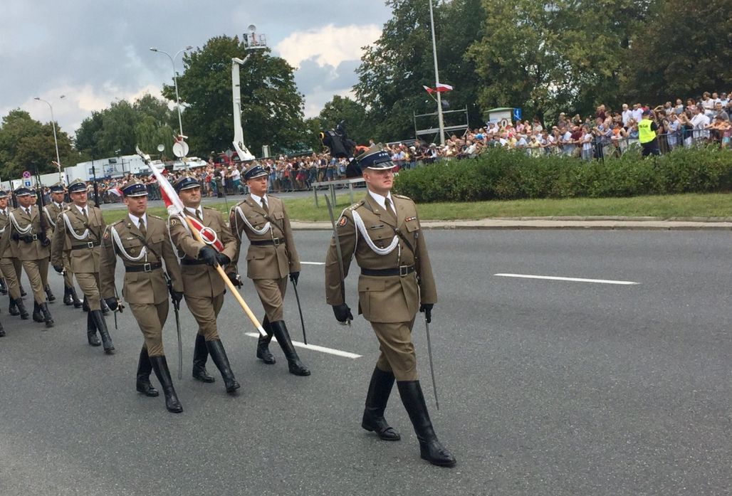 Wielka Defilada Niepodległości z okazji Święta Wojska Polskiego. Zobacz relację "NA ŻYWO"