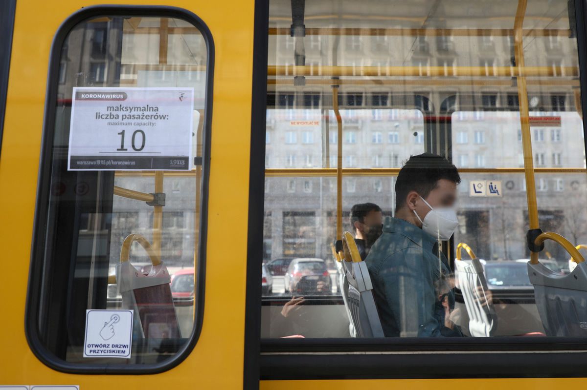 Koronawirus w Warszawie. Bez klimatyzacji, ale z otwartymi oknami. "Rozwiązanie ma pomóc w walce z epidemią"