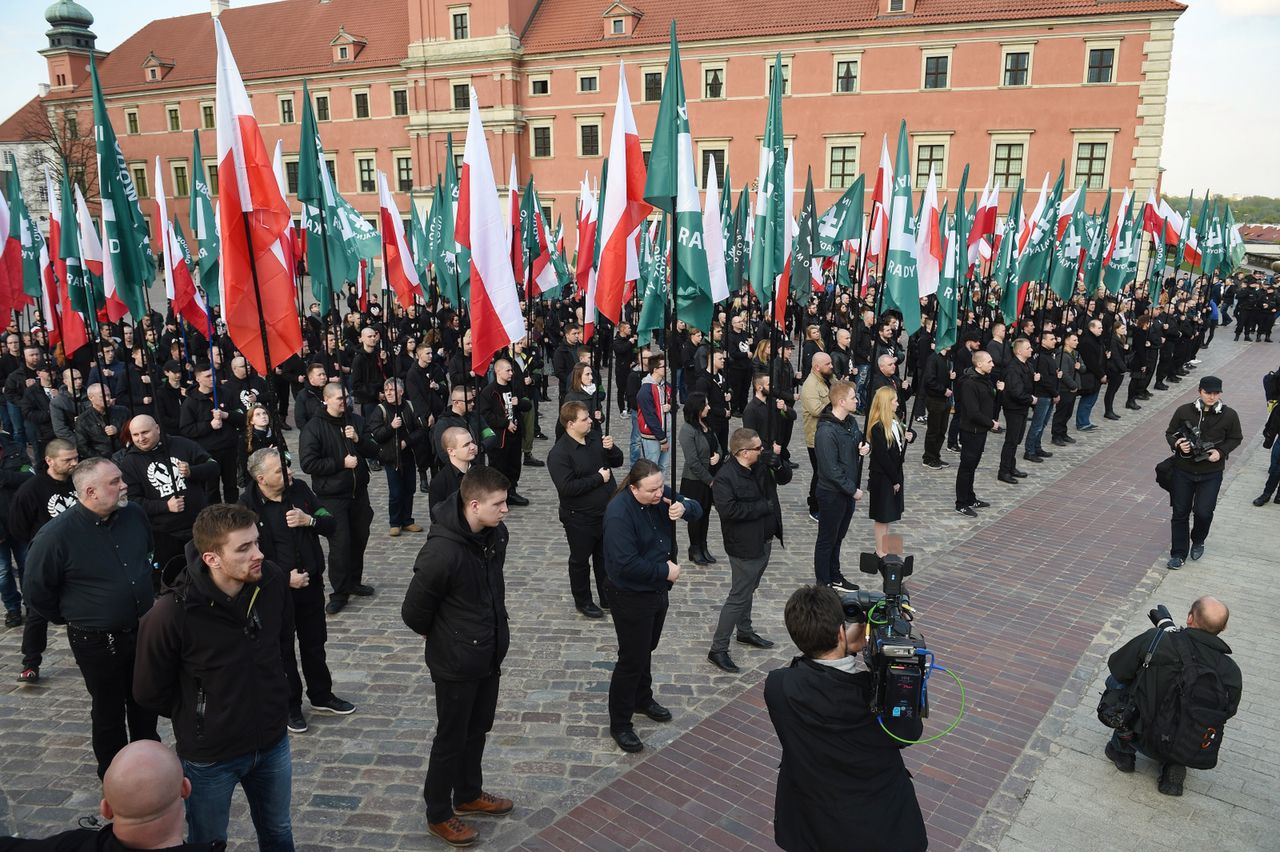 Fala oburzenia po marszu ONR. Narodowców ochraniała policja