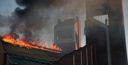 Ugaszono pożar kościoła na Imielinie w Warszawie