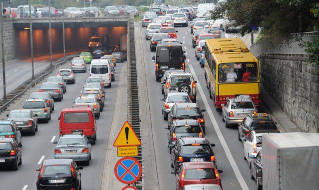 Średnie prędkości w centrach i na obrzeżach miast