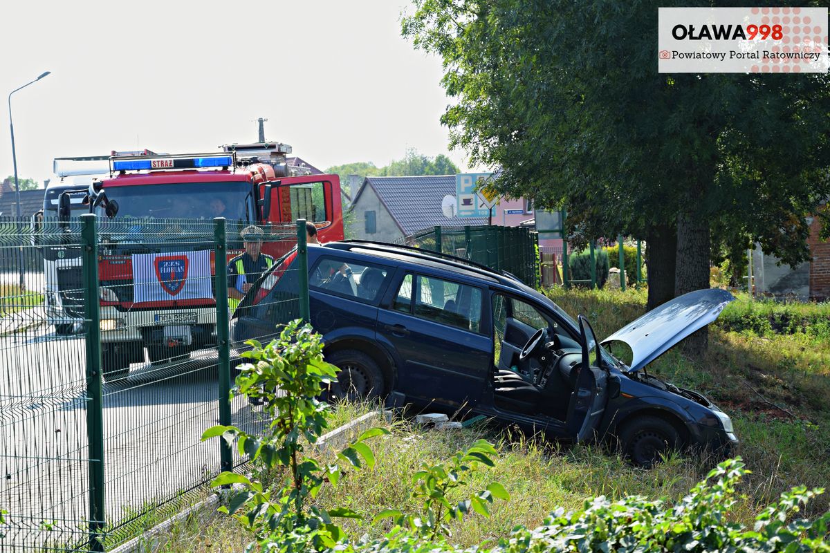 Jelcz-Laskowice: Wojskowa ciężarówka staranowała samochód osobowy. Kierowca forda trafił do szpitala