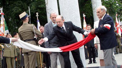Marszałek Borowski podczas odsłonięcia pomnika