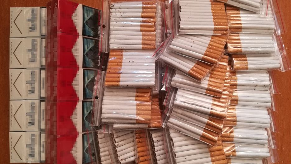 Warszawa. Policja przejęła podrabiane papierosy i zatrzymała podejrzanego o handel nimi