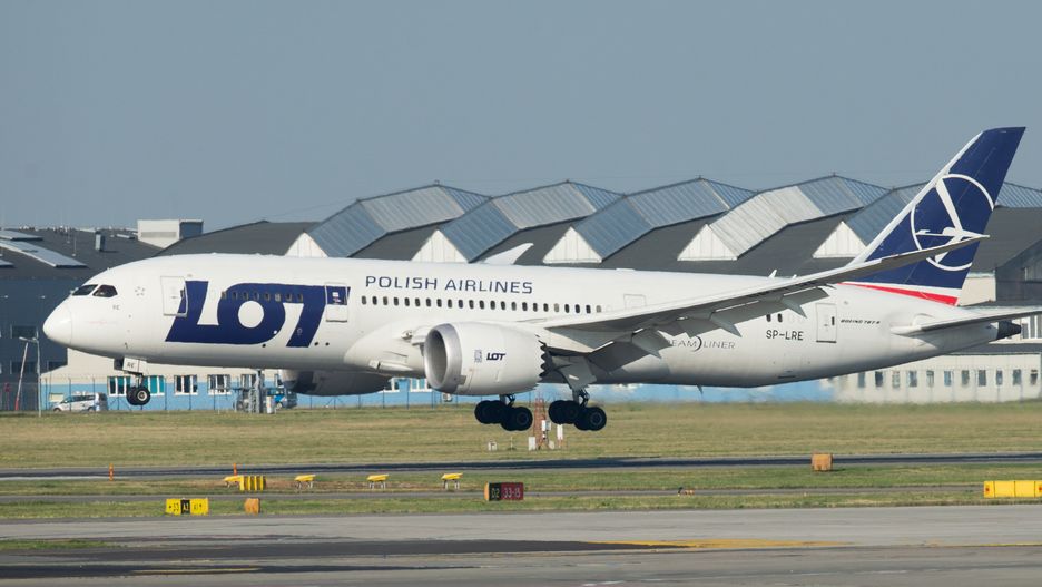 Warszawa, Lotnisko Chopina. PLL LOT uruchomiły bezpośrednie loty na Sri Lankę. Trasę obsługują maszyny Boeing 787-8 Dreamliner