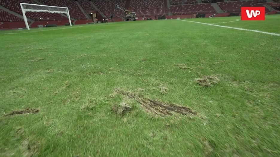 Stan murawy na PGE Narodowym pozostawia wiele do życzenia