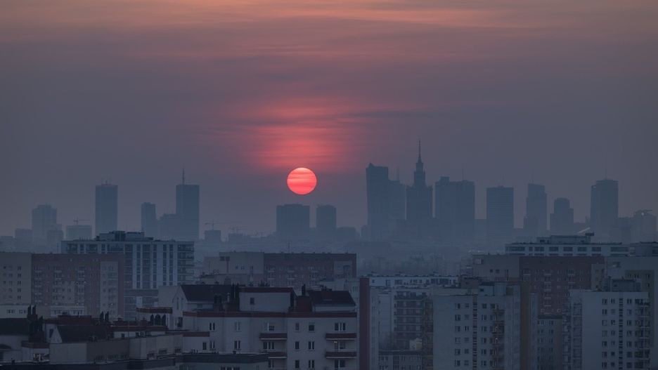 W tym roku wiosna była wyjątkowo ciepła i bezdeszczowa, co przyczyniło się do wzrostu stężenia szkodliwych pyłów w powietrzu