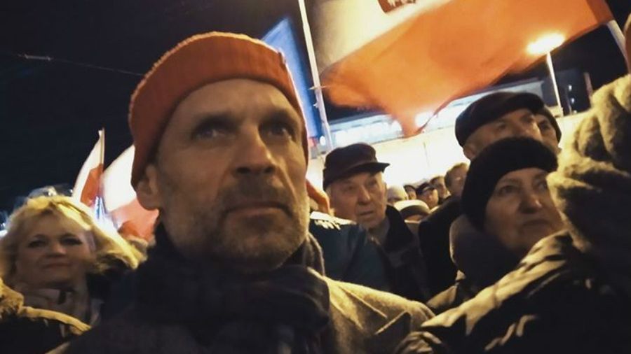 Gdynia. Protest pod Sądem Rejonowym. Sędziowie zapewne nie spodziewali się, że wśród obrońców niezaleznosci sądów pojawi się Piotr Mudyn, były gangster.