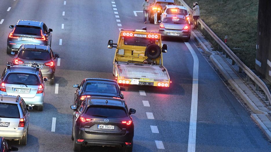 Warszawa. Wypadek i kolizja na drodze S8.