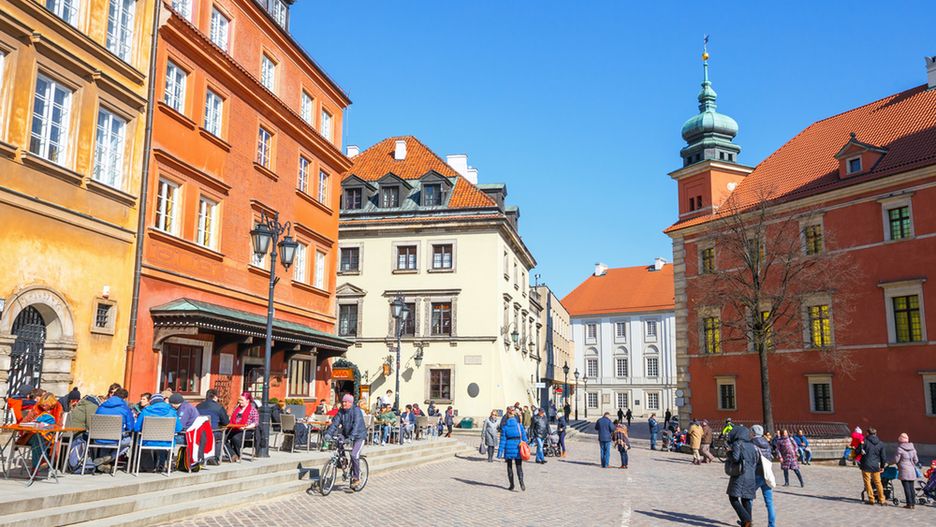 Tylko w Warszawie usługi w promocyjnych cenach oferuje 26 firm i instytucji. Za połowę ceny turyści mogą zwiedzić m.in. Zamek Królewski i należący do kompleksu Pałac pod Blachą