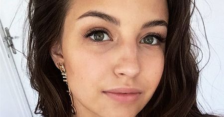 Julia Wieniawa pozuje na Instagramie w białym bikini. Robi nam się gorąco!