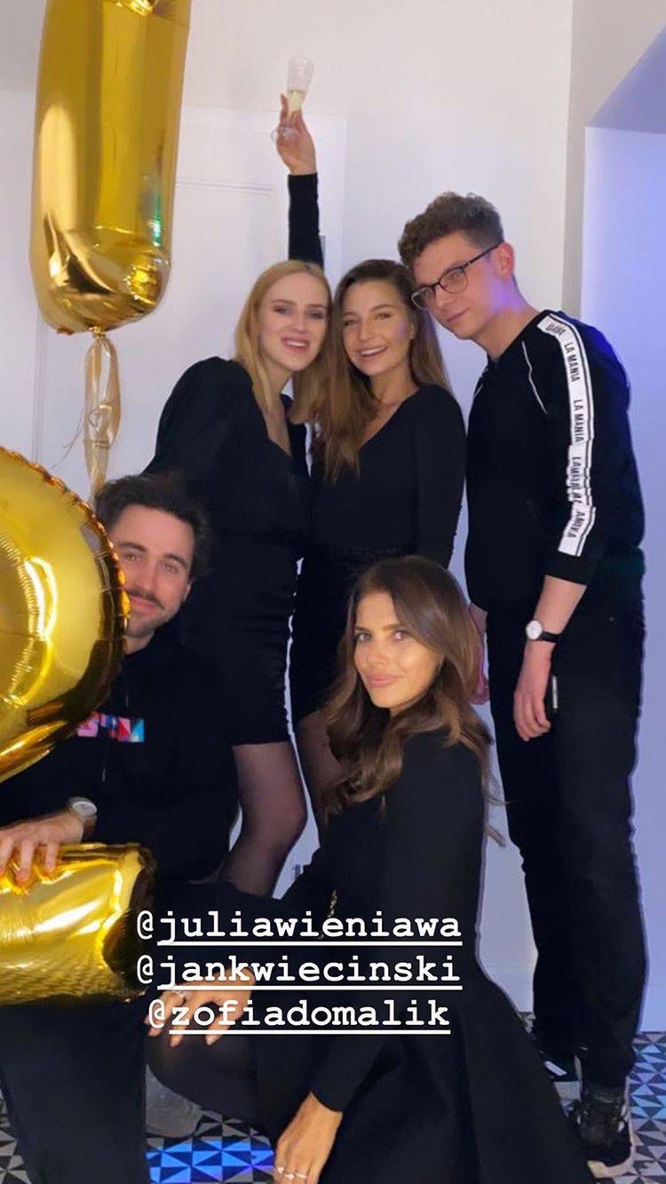 Weronika Rosati, Filip Borowiak (dziennikarz Faktu) i Julia Wieniawa – 21 urodziny, impreza niespodzianka