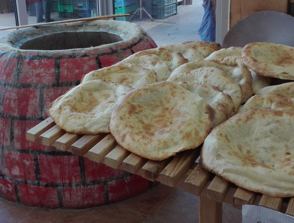 Chleb z ormiańsko-gruzińskim przytupem. Sekrety lawaszu i puri