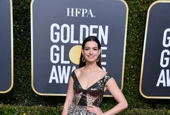 Anne Hathaway przesadziła. Cętki pogrążyły ją na Złotych Globach