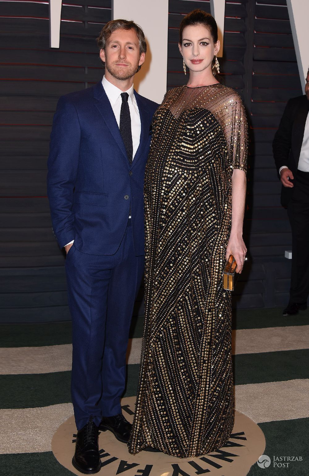 Ciężarna Anne Hathaway z mężem na imprezie Vanity Fair po Oscarach 2016