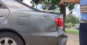 Jak naprawić wgniecenie w samochodzie? To banalny sposób, który nie szkodzi wypróbować przed wizytą u blacharza