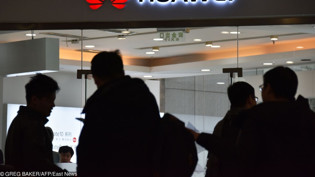Huawei w Polsce jest już skończony. Może sprzedawać nam telefony, ale nie infrastrukturę. 