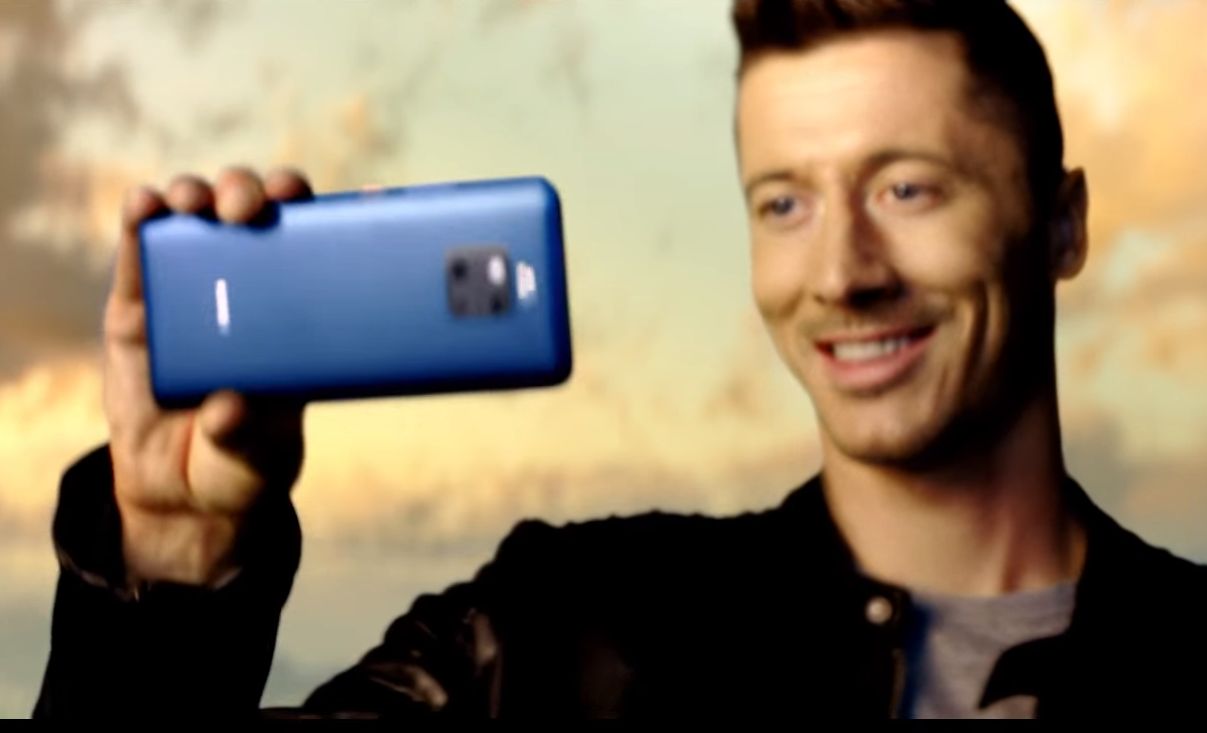 Lewandowski promuje najnowszy flagowiec Huawei Mate 20 Pro