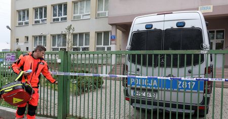 Warszawa Wawer. Policja zatrzymała kolejnych nastolatków ws. tragedii w szkole