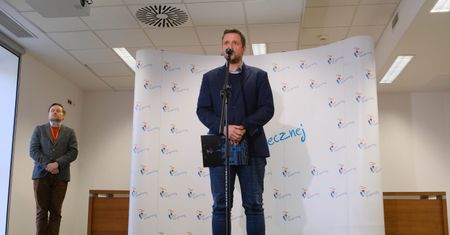 Trzaskowski: miasto kupi część sprzętu dla szpitali