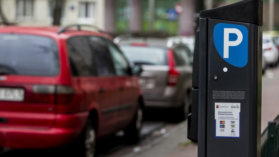 Abonament uprawniający do bezpłatnego parkowania można od środy załatwić przez internet