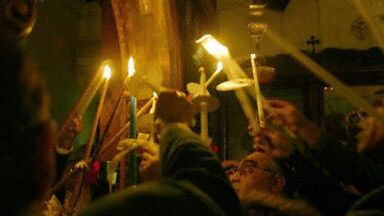 Cypryjscy Grecy podczas wielkanocnego nabożeństwa