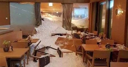 Chaos w Niemczech i Austrii. Ludzie uwięzieni w samochodach. Lawina uderzyła w hotel
