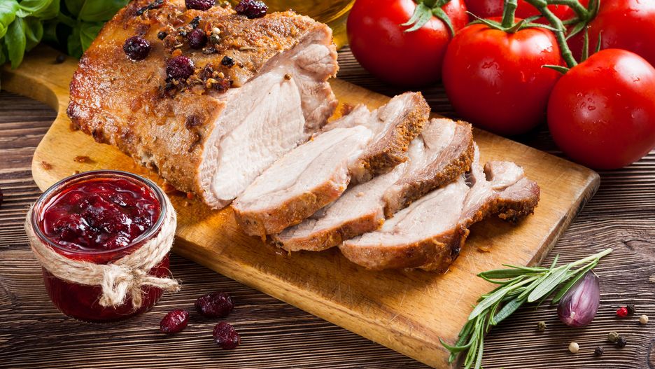 Polską tradycją jest podawanie na bożonarodzeniowy obiad przygotowanego na różne sposoby mięsa