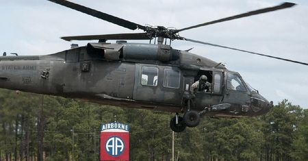 Black Hawk uziemiony po zderzeniu z dronem. Śmigłowiec ochraniał uczestników szczytu ONZ