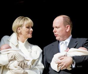 Księżna i książę Monako pokazali oficjalnie bliźnięta