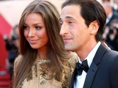 Adrien Brody obnosi się z kochanką