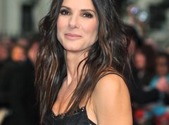 Sandra Bullock zachwyciła w sukience Victorii Beckham