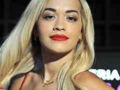 Rita Ora w półprzezroczystej sukience