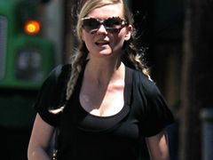 Kirsten Dunst rzeźbi sylwetkę