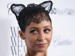 Nicole Richie z koronkowymi uszami