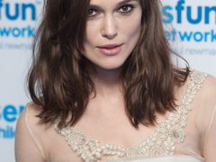 Keira Knightley wyciągnęła z szafy ślubną suknię