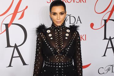 Ciężarna Kim Kardashian w prześwitującej kreacji
