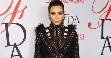 Ciężarna Kim Kardashian w prześwitującej kreacji