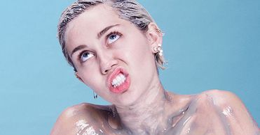 Miley Cyrus nago w sesji dla "Paper"