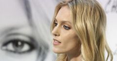 Smutna Anja Rubik promuje swoje perfumy we Wrocławiu